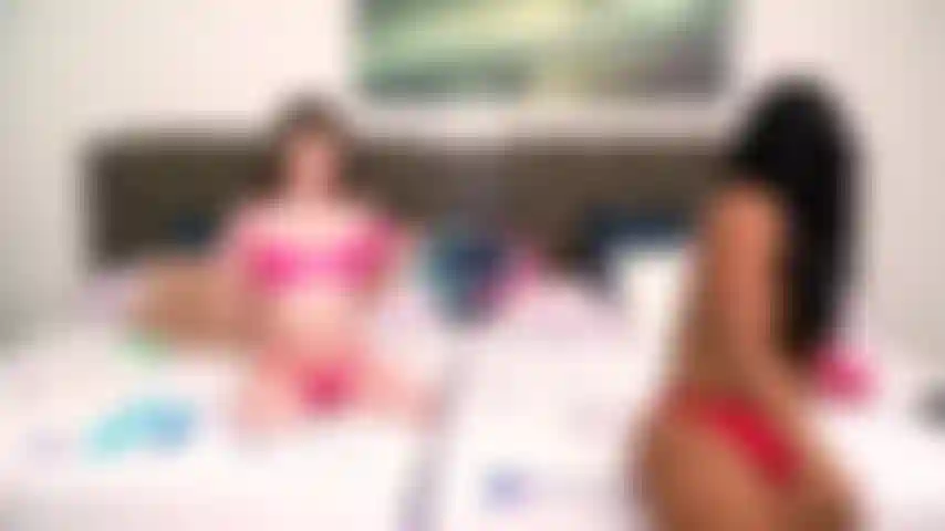 Kinky after game - session de masturbation en direct avec megan marx et chanell heart.