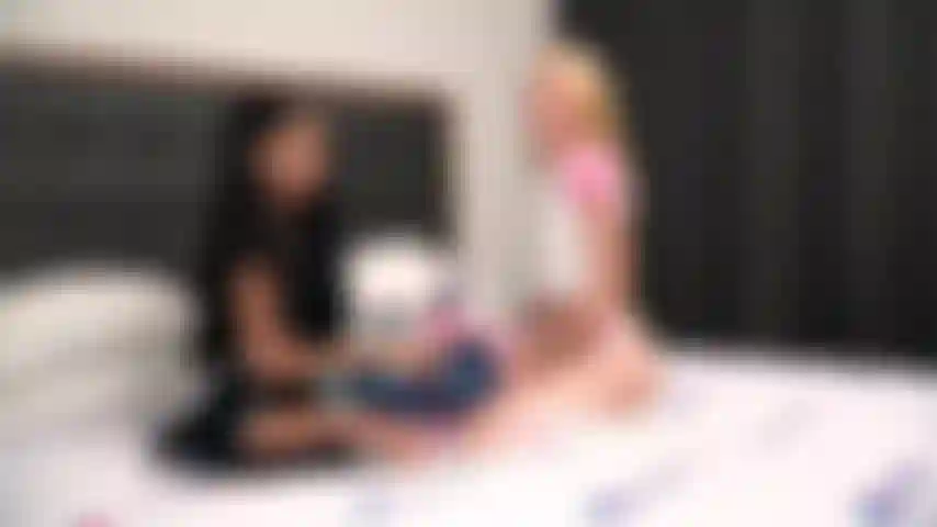 Tirez et marquez - ryder rey et chloe cherry partagent une sangle pour du sexe anal chaud en direct sur jerkmate tv.