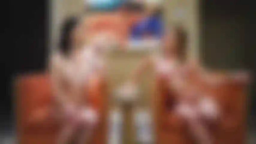 Jazmin luv, katie kush et diana grace montrent leurs culs et se mangent sur un trio lesbien en direct entre filles.