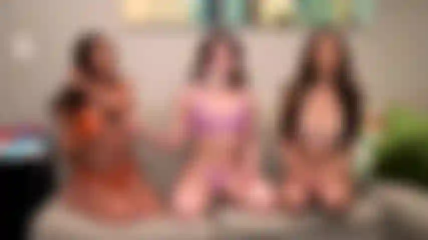 Sex toys party - aria lee, alexia anders et armani black s'amusent avec plusieurs jouets.