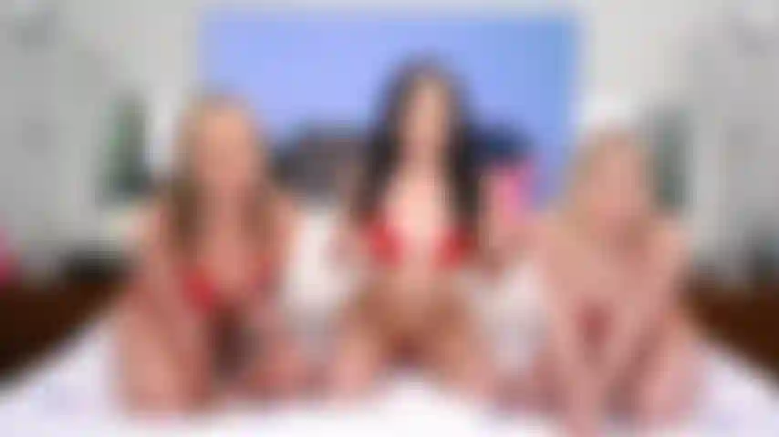 Je m'aide à me masturber lors d'un trio de filles