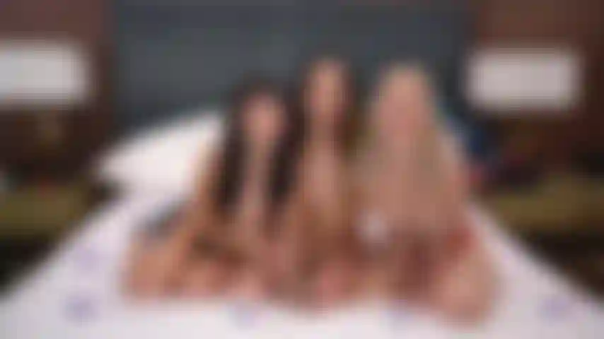 Aften opal et jamie jett, tous entassés et se font défoncer par le gros gode-ceinture d'isabella nice lors d'une émission de webcams en direct.