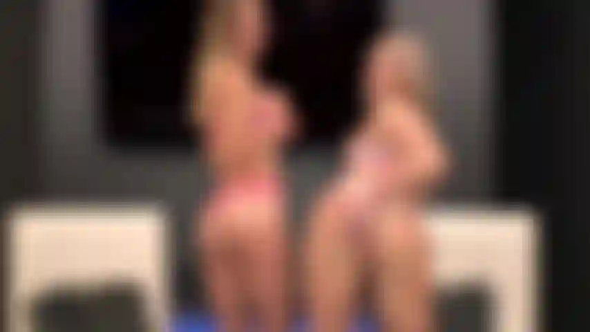 Hot summer babes - kyler quinn et harley king montrant leurs culs et leurs chattes et se mangeant.