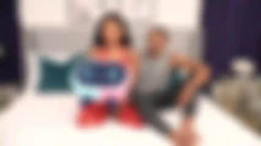 La diversité est sexy - la petite lina flexxx suce l'énorme bite d'alex jones et se fait baiser en direct sur jerkmate.