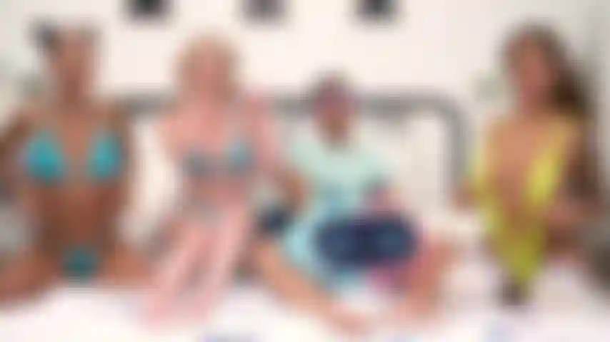 4 Certains de juillet - donnie rock est au paradis de la chatte dans cet incroyable quatuor avec alexis tae, kay carter et april olsen.