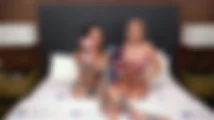 Alex coal et percy sires menottent et bâillonnent rocky emerson pour jouer avec elle en direct.