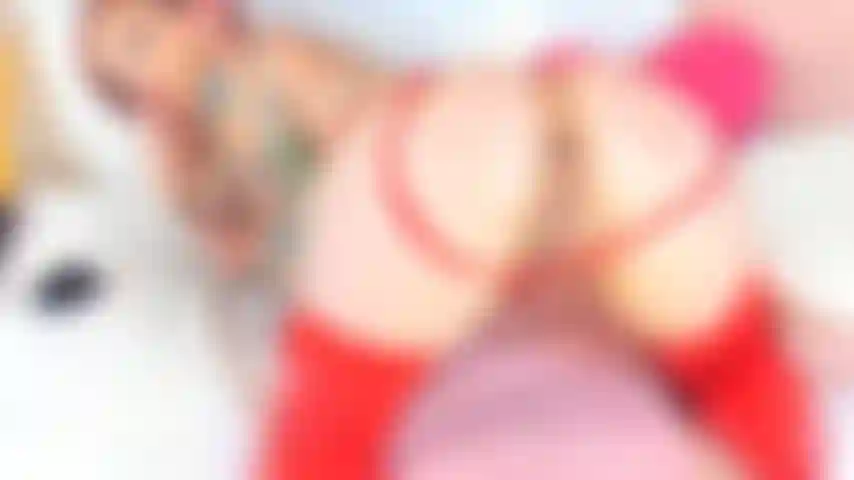 Doigtage de chatte en levrette.