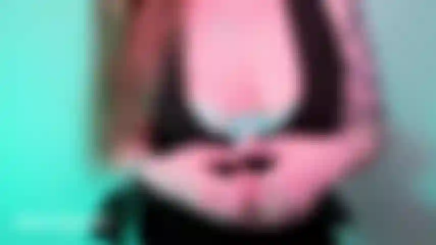 Chatte sensuelle qui s'étale joi.