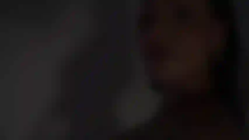 Hey baby, come see how my skin shines for you