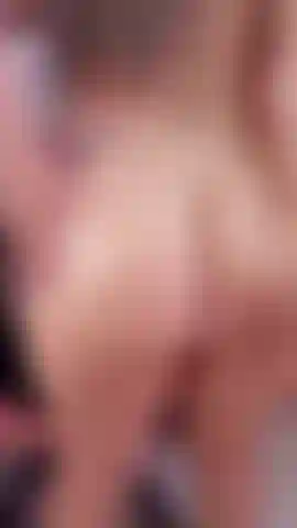 Uma bunda grande cheia do leo brilhando