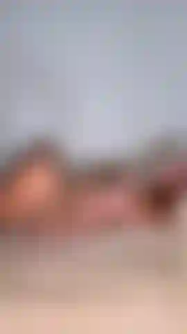 Je joue juste un peu avec ma chatte en étant allongée dans mon lit... La prochaine chose que tu sais, c'est que ma chatte est sur ton visage et je gémis.