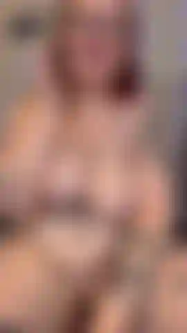 Utilisant ma baguette luxuriante et hitachi pour gicler.