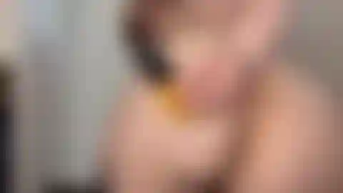 Poussant des plugs hors de mon cul et mes premiers trous anaux.