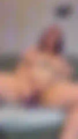 Je jouis sur un gode violet.