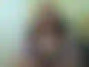 J'ai ce gros gode et je vais faire rebondir mes seins de haut en bas dessus. Quand je les fais rebondir vite, tu caresse vite. Quand je les fais rebondir lentement, tu caresse plus lentement.