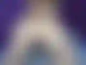 Nous allons jouer à un jeu, je vais faire rebondir mon butin et tu vas 2 temps, j'enlève ma culotte rouge, je rebondis avec juste mon string, puis j'enlève mon string et je donne ua cum countdown 2 mon cul nu.