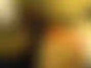 Attrape cette bite et caresse-la jusqu'à la fessée et la secousse pendant que mon beau cul rond te hypnotise avec ses mouvements.