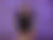 Je t'ai surprise en train de te branler sur du porno trans hier soir. J'ai décidé de faire de ton fantasme une réalité. Tu vas sucer des bites, te faire baiser et porter des culottes à partir de maintenant, petite salope.