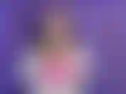 Tu es une esclave chanceuse aujourd'hui, je vais te laisser caresser pendant que tu adores mes seins, tu vas caresser ta bite rapidement quand je fais rebondir mes seins, puis te gifler la bite et caresser lentement quand je frotte lentement mes gros et beaux dd.