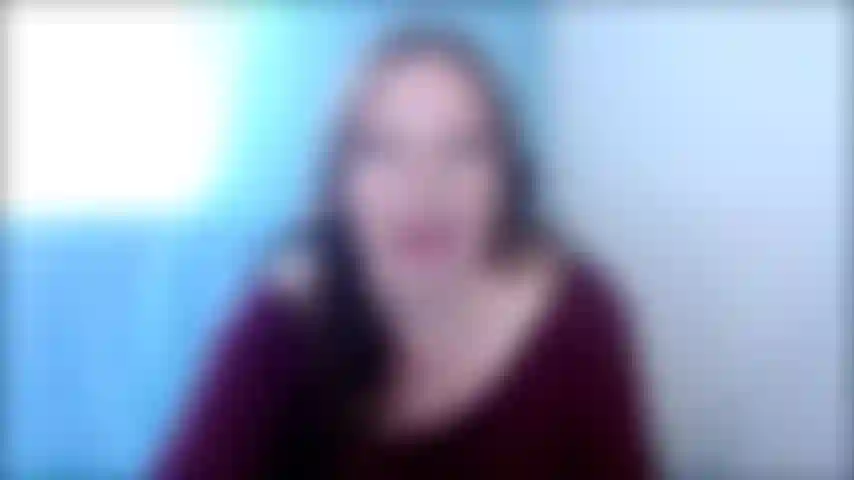 Viens ici ma petite salope de pieds. Je vais te faire un si doux plaisir aujourd'hui. Tu peux adorer les arches parfaites de ta déesse et respirer tes doux petits orteils, esclave des pieds. Sens l'odeur incroyable de mes pieds. Maintenant sors ta bite et caresse-la comme je te le dis pendant que tu as l'honneur de lécher, sentir et jouir sur les pieds parfaits de ta déesse.