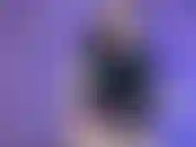 J'ai invité tous tes amis pour le match d'aujourd'hui, cucky. Tu aimes ma tenue ? Je vais 2 te laisser sortir de ta cage de chasteté 2 branler ta bite pendant que je te montre toutes les façons dont je vais 2 rendre la bite de tes amis dure.