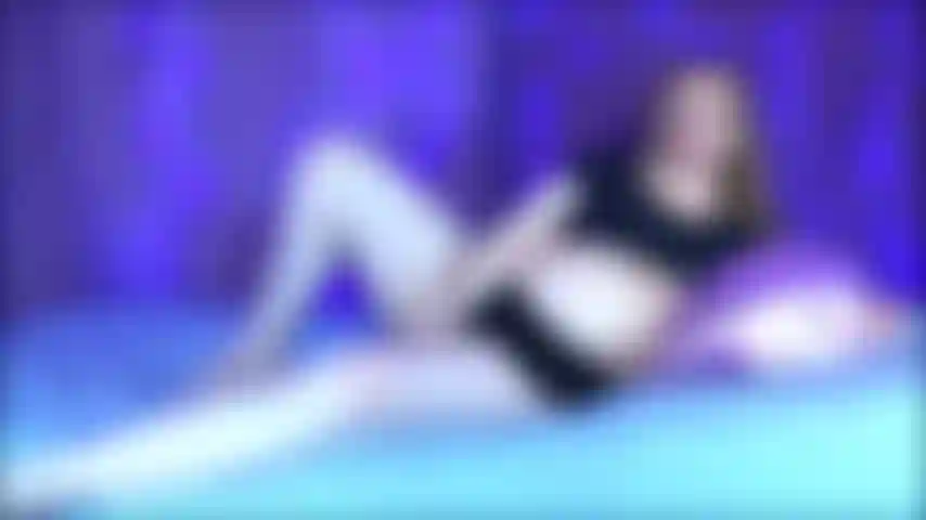 C'est le quatrième jour de votre entraînement d'esclave aujourd'hui, vous adorerez ma chatte parfaite quand je me frotte lentement, alors faites-le quand je baise mes doigts, vous vous branlez vite jusqu'à ce que nous jouissions ensemble après votre compte à rebours.