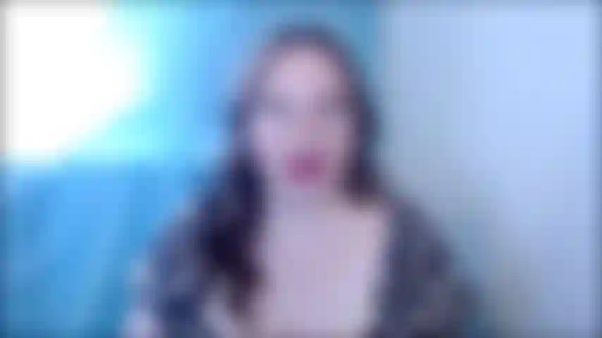 Salut cocu, comment s'est passée ta soirée ? Était-elle remplie de frustration et de jalousie pendant que tu étais assis à la maison avec ta bite en cage et que ta jolie femme était sortie se faire baiser ? As-tu tiré sur ta petite bite en cage toute la nuit en imaginant que ta femme baisait un étalon sexy ? Te demandais-tu, ou espérais-tu secrètement, que ta femme te ramènerait une tarte à la crème à la maison pour te lécher la chatte ? Ne réponds pas. Je sais que tu pensais à tout ça. Quelques petites choses cependant : 1.) Ta femme n'a baisé qu'un seul mec. Je lui ai arrangé un gang bang avec six grosses bites, et elle les a toutes prises toute la nuit. 2.) Elle s'est fait remplir la chatte, la bouche et le cul de sperme, mais elle ne le ramènera pas à la maison pour que tu le lèches. Elle était tellement fatiguée après avoir eu tous ses trous utilisés toute la nuit qu'elle pouvait à peine marcher. Elle ne rentrera pas non plus ce soir parce que, même si elle est endolorie et épuisée, elle voulait que ses deux étalons préférés reviennent la baiser à nouveau sans raison ce soir. Tu as l'air si triste. Je ne sais pas pourquoi. Je t'ai dit qu'une fois que ta femme m'aurait donné ta clé de chasteté, ta soumission absolue commencerait. Je t'ai dit que ce n'était plus un jeu. Je ne t'ai pas dit que je ferais enculer ta femme en gang bang, mais je t'ai dit que j'allais te pousser, toi et elle, plus loin que vous ne l'avez jamais été auparavant. Tu as l'air sur le point de pleurer. Je suis tellement heureuse de ta destruction émotionnelle que je vais te laisser jouir. Tu vas tirer sur cette toute petite bite pendant que je te raconterai quelle salope ta femme était hier soir, quelle salope elle va être ce soir, et tu seras maintenant, et pour toujours, son cocu chaste, enfermé et pathétique.