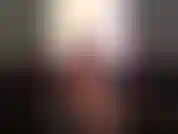 Un gode en verre dans une tenue géniale !