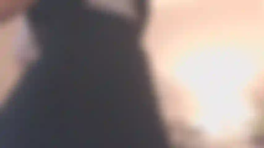 Strip-tease simple, lent et sensuel :), cum me voir nue ! Lap dance sans parler. Entièrement nue, de longs cheveux roux et une salopette noire.