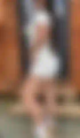 C'est une journée parfaite pour frotter mon clitoris à l'extérieur.