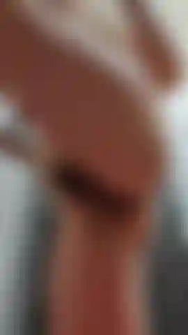 Chaude milf nue jouant avec son cul, jouet anal.