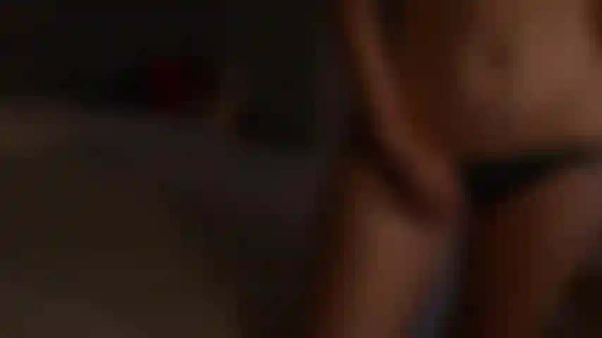 Je sais que tu veux voir mon doux corps nu et prêt.