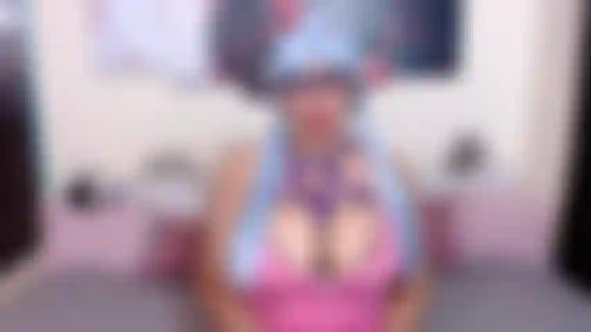 Je suce mes 2 seins en même temps, tu aimes voir comment je me mords les tétons.