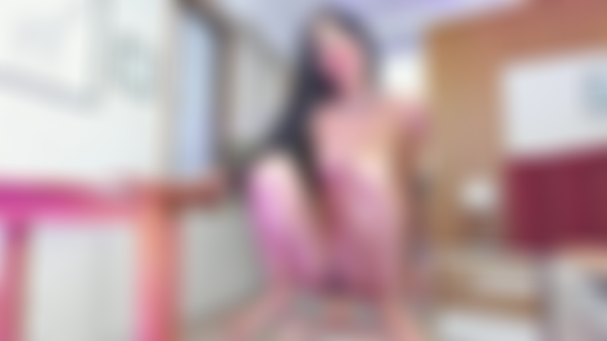 J'adore chevaucher ta bite jusqu'à ce que je jouisse.