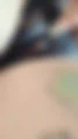 Sensuelle en lingerie de dentelle noire.