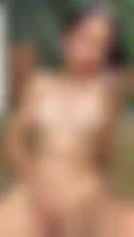 Je baise ma chatte chaude.