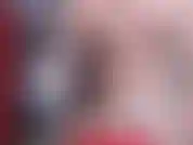 Commence à fléchir dans des vêtements serrés et pose et branle avec beaucoup de sperme ...