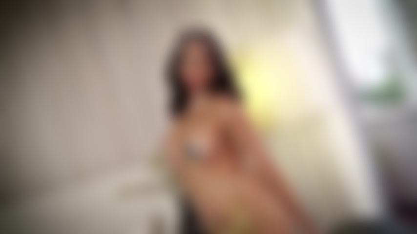 Votre fille mature et sexy aime danser pour vous.