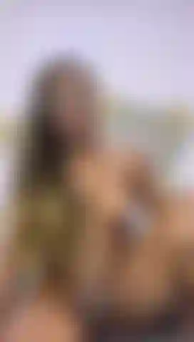 Baise-moi fort la chatte.