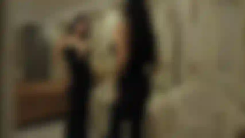 Coquine et aimante sont quelques mots que j'utilise pour me décrire.