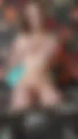 Compte à rebours du sperme sur mes seins.