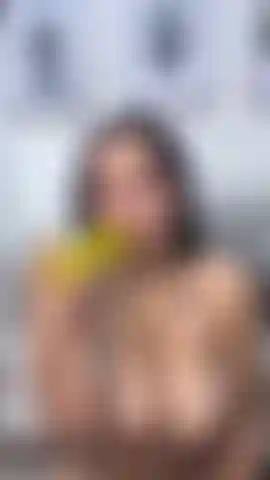 Je veux ta grosse bite dans ma bouche jusqu'à ce que je te fasse jouir.