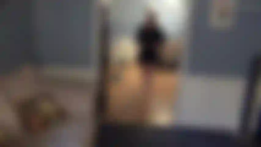 Petite promenade sexy et strip .... C'est une vidéo plus ancienne de 2015. Si vous aimez la sensualité, cela correspond à la facture :).