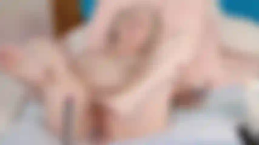 Deux orgasmes intenses sur ma machine sexuelle.