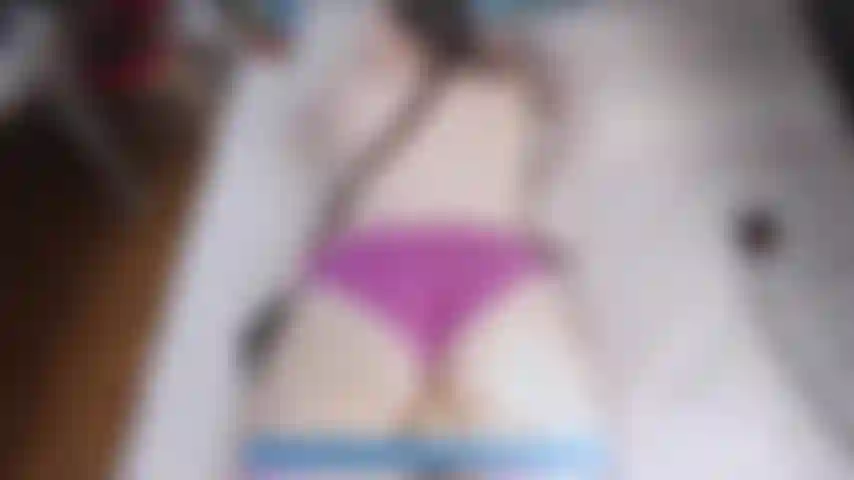 Pov : kaylee te regarde te doigter le trou du cul vierge pendant qu'elle exhibe ses aisselles poilues et son buisson mouillé. Ne sois pas nerveux d'explorer ta prostate pour la première fois, car kaylee est là pour t'encourager !