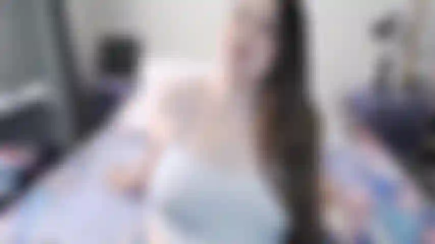 Deviens une chaise pour les tombes de la déesse bbw gazeuse kaylee ! Vous m'avez si généreusement proposé d'être mon siège aujourd'hui et votre nez va parfaitement s'insérer entre mes joues juteuses. Je sais que tu attends de prendre une longue bouffée quand les choses deviennent gazeuses.