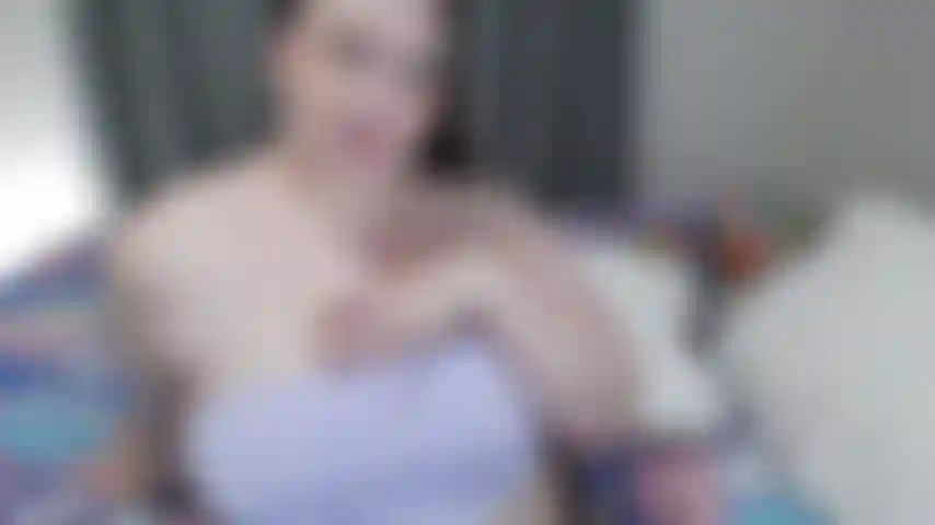 Kaylee, bbw mignonne mais cruelle, rigole pendant facesit.