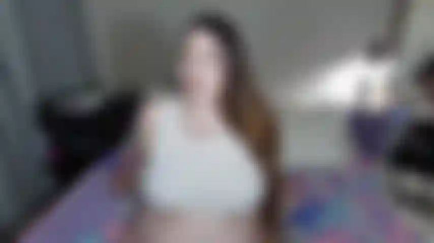 Kaylee t'aide à préparer une leçon de succion de bite.