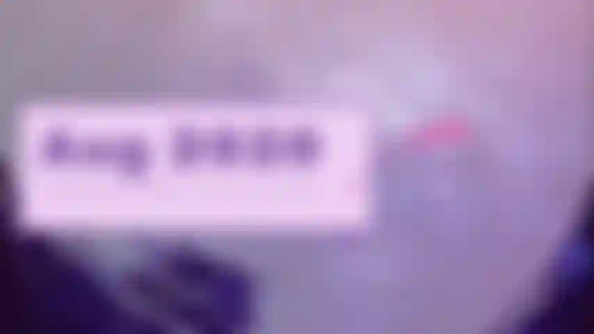 Tu n'aimerais pas me voir dans un jean bleu qui épouse mes courbes et te fait saliver ? Oups ! Je n'avais pas réalisé qu'on pouvait voir autant de mon petit string !