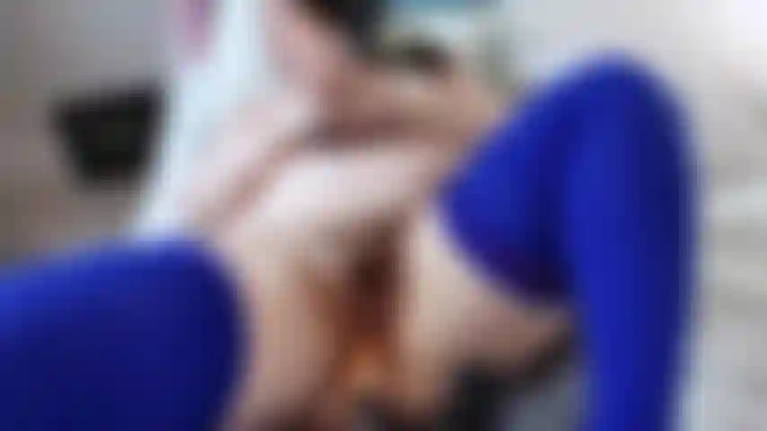 Squirt babe kaylee et sa machine à baiser.